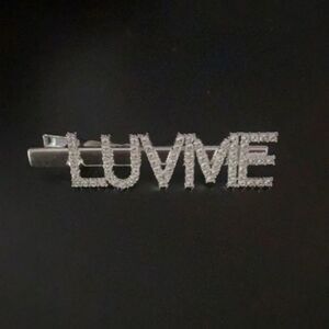 NWOT Luv me hair clip​​